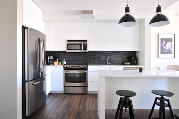 Cozinha moderna e luminosa